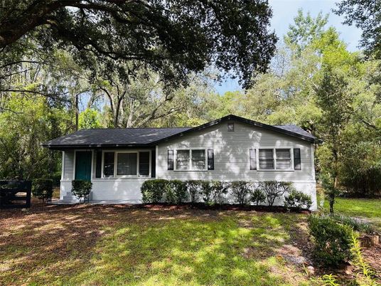 Backyard, Exterior, Facade, Ranch