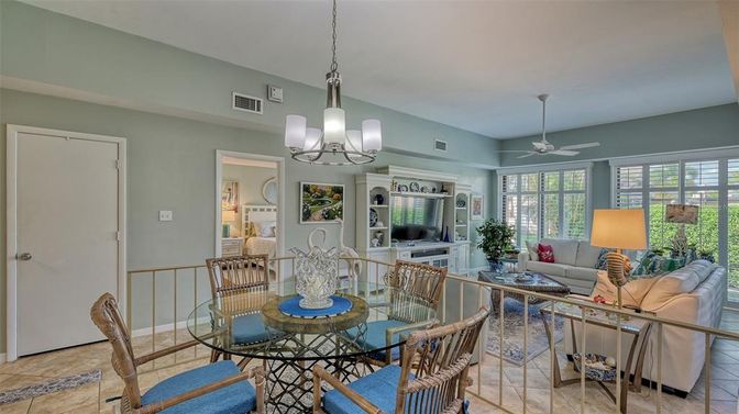 Chandelier, Dining room, Interior, Living room
