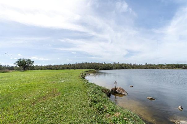 Exterior, Lake