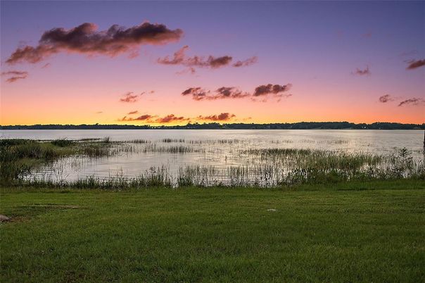 Exterior, Lake