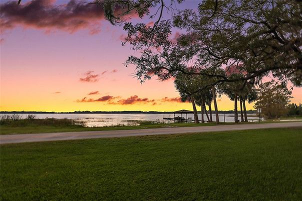Exterior, Lake