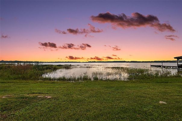 Exterior, Lake