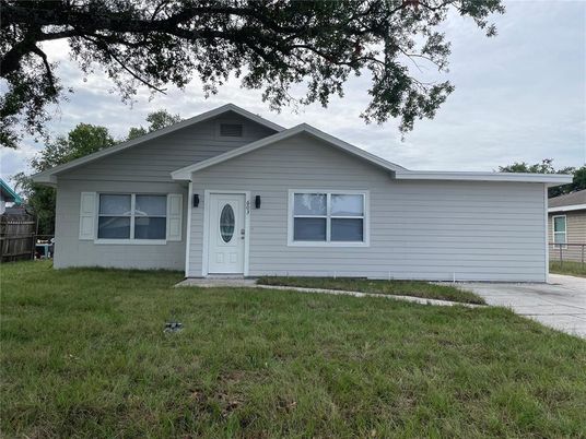 Backyard, Exterior, Facade, Ranch