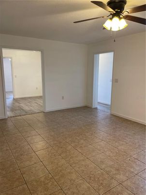 Empty room, Interior