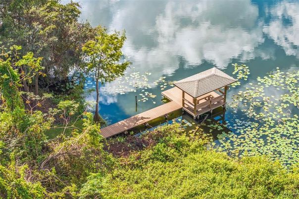Exterior, Lake