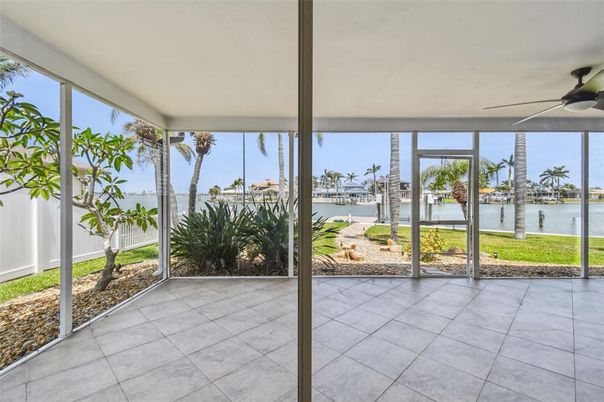 Empty room, Interior, Sun Room, Water