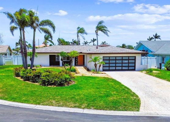 Attached, Exterior, Facade, Ranch