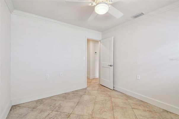 Empty room, Interior