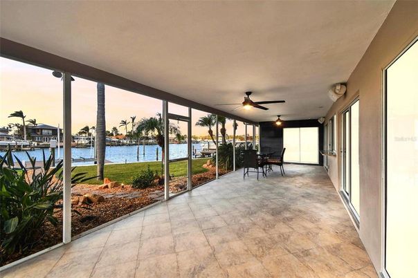 Interior, Sun Room, Water