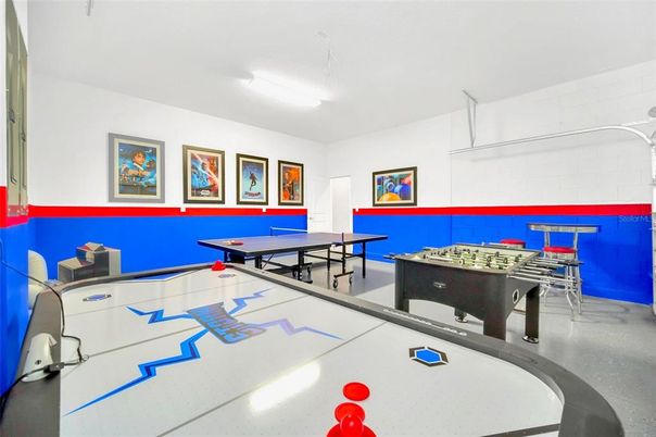 Game Room, Interior
