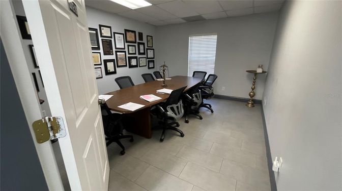 Home Office, Interior
