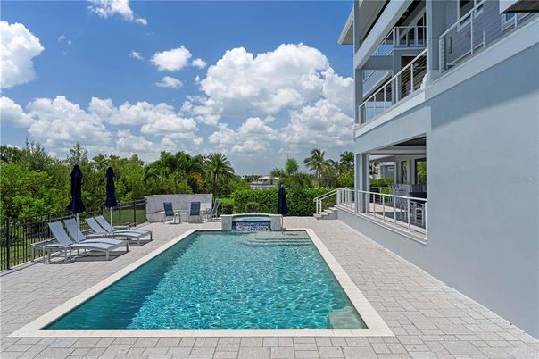 Exterior, Pool