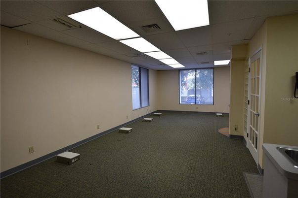 Empty room, Interior, Recessed Lighting