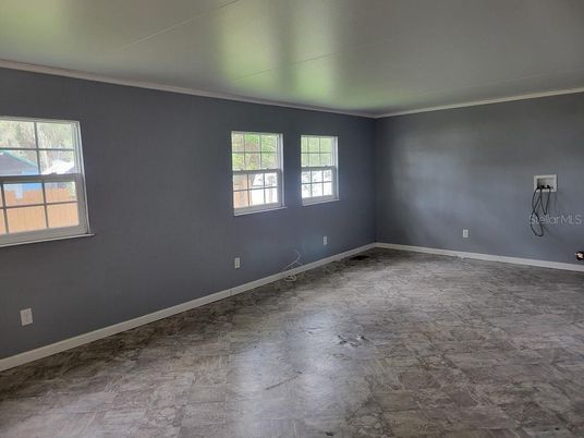 Empty room, Interior