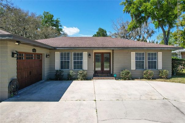 Attached, Exterior, Facade, Ranch