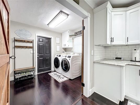 Interior, Washer, Wood Texture Flooring