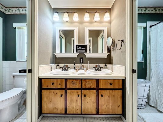Bathroom, Dual Sink Vanities, Interior