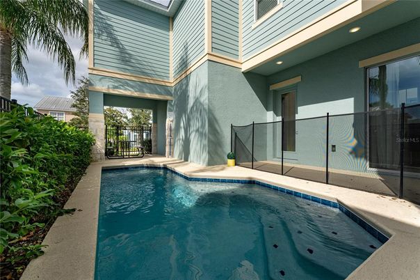 Exterior, Pool
