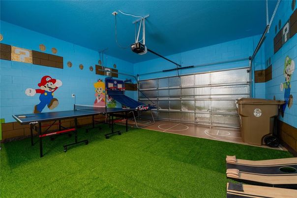 Game Room, Interior