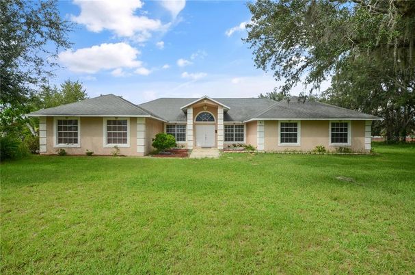 Backyard, Exterior, Facade, Ranch