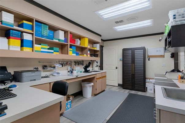 Home Office, Interior