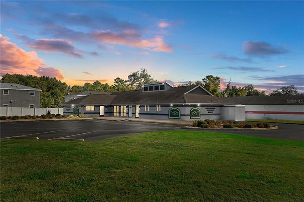 Attached, Backyard, Exterior, Facade, Modern