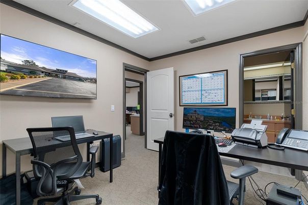 Home Office, Interior