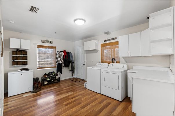 Interior, Washer, Wood Texture Flooring