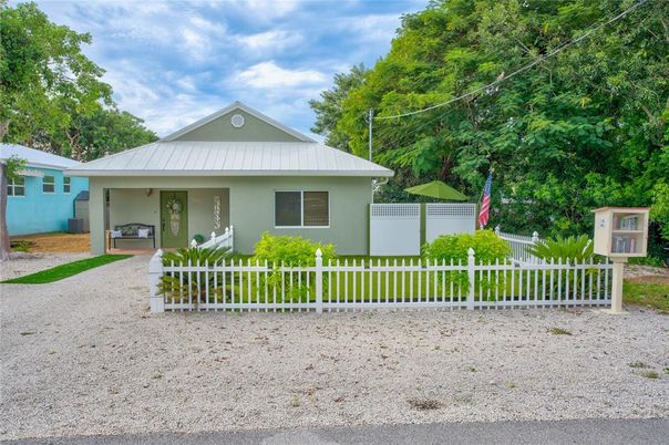 Backyard, Exterior, Facade, Ranch