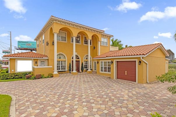 Attached, Exterior, Facade, Mediterranean