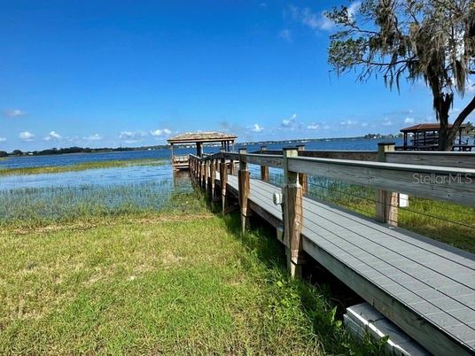 Exterior, Lake