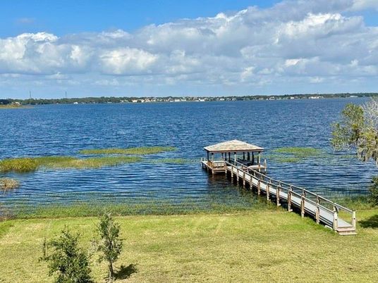 Exterior, Lake