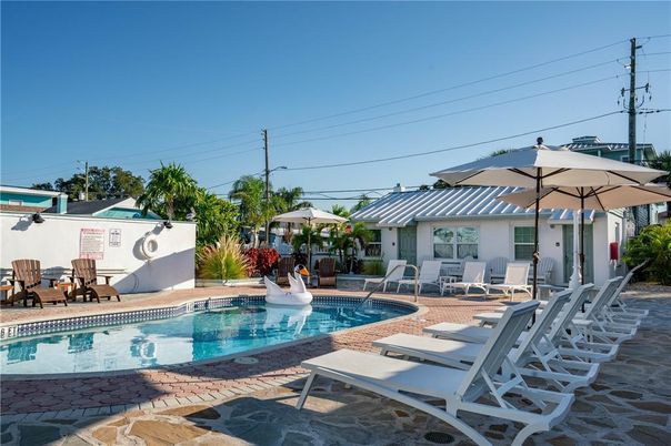 Exterior, Pool