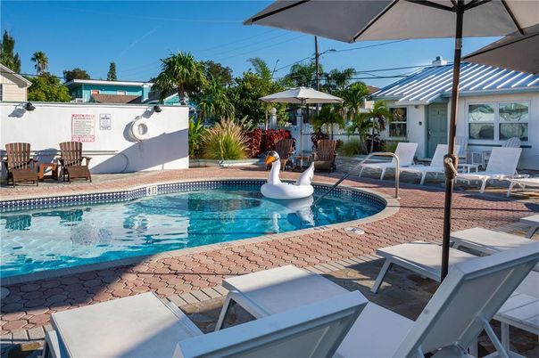 Exterior, Pool