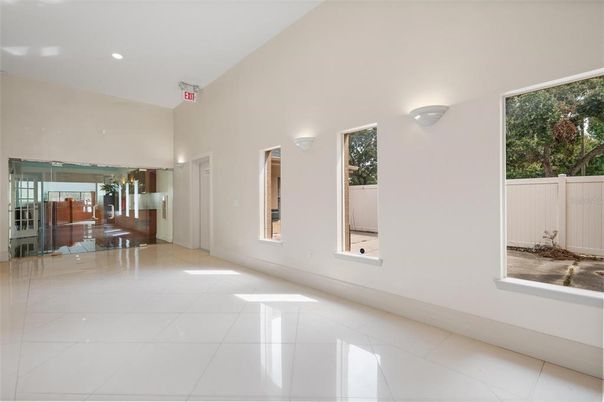 Empty room, Interior, Recessed Lighting