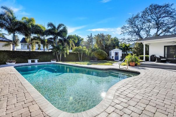 Exterior, Pool