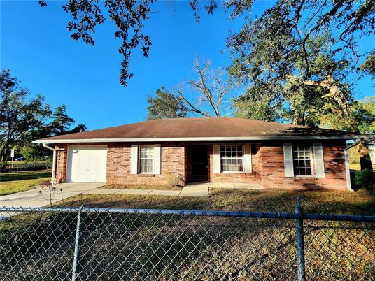 Attached, Exterior, Facade, Brick Facade, Ranch