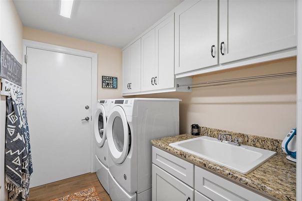 Interior, Washer, Wood Texture Flooring