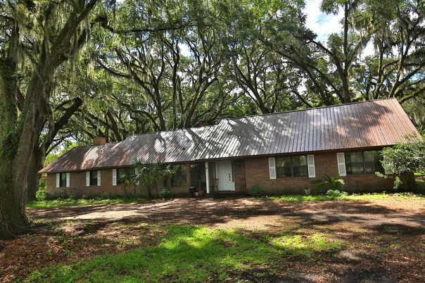 Exterior, Facade, Brick Facade, Ranch