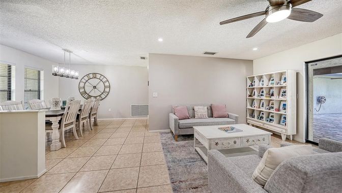 Chandelier, Dining room, Interior, Living room, Recessed Lighting