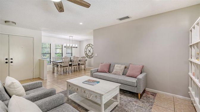 Chandelier, Dining room, Interior, Living room, Recessed Lighting
