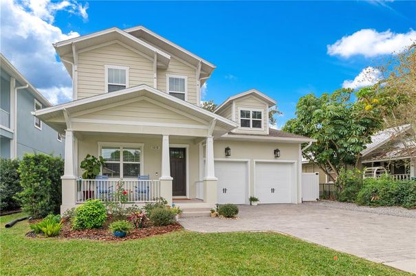 Attached, Exterior, Facade, American Craftsman