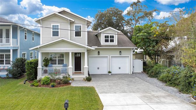 Attached, Exterior, Facade, American Craftsman