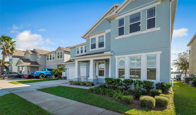 Attached, Exterior, Facade, American Craftsman