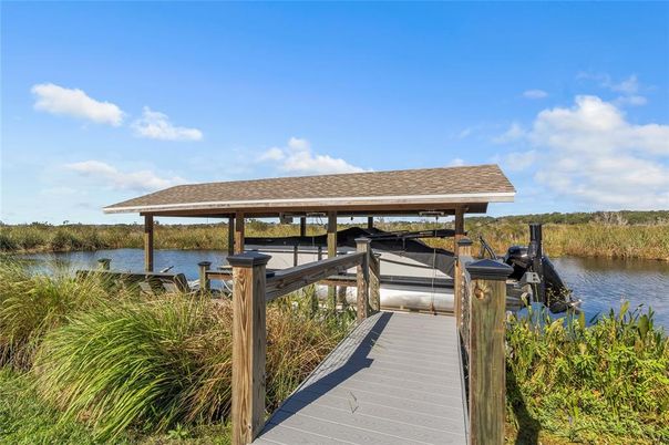 Exterior, Lake