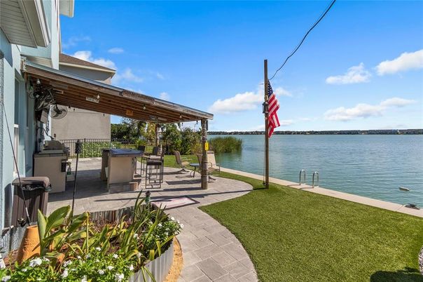 Exterior, Lake