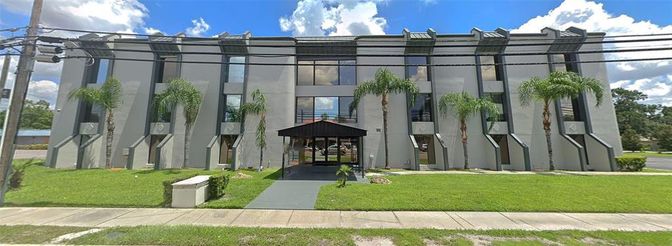 Exterior, Facade, Modern
