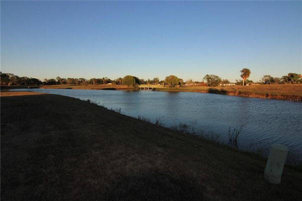 Exterior, Lake
