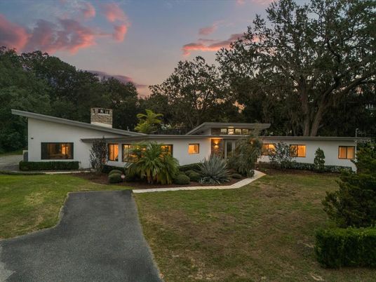 Backyard, Exterior, Facade, Ranch