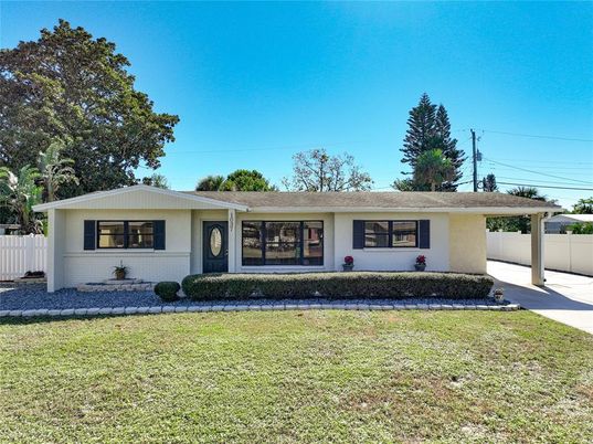 Backyard, Exterior, Facade, Ranch